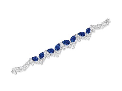 Fifth Avenue 白金手链，by Harry Winston
镶嵌水滴形切割蓝宝石，点缀水滴形和圆形切割钻石。