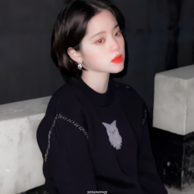 “欧阳娜娜.
“总有人捧着鲜花向你走来.