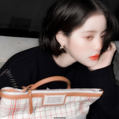 “欧阳娜娜.
“总有人捧着鲜花向你走来.