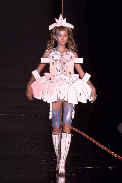 John Galliano 约翰·加利亚诺-2000年秋季成衣