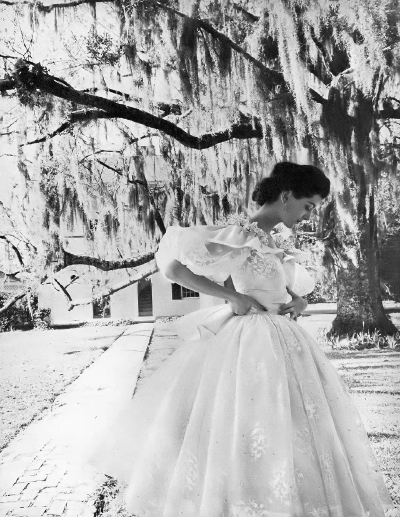 Carmen dell’Orefice for Harper’s Bazaar，1952 ​​​