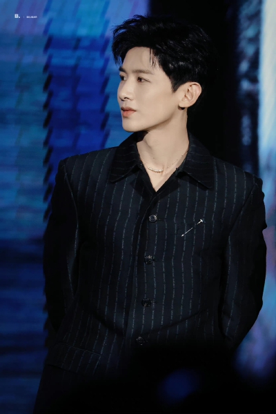 白敬亭
©Bsugar1015