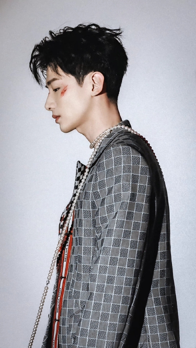 白敬亭
©Lotte-F