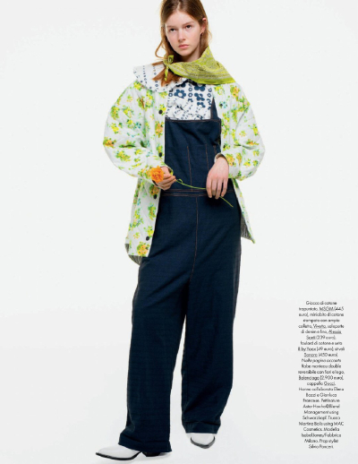 Elle Italia March 2022，花与女孩
