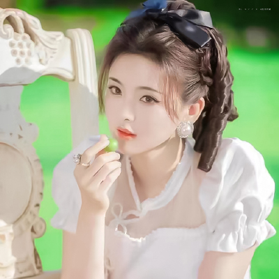 杨超越.
“他才不是穷小子呢ᥫᩣᥫᩣᥫᩣ”
