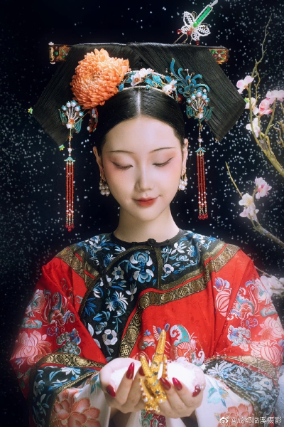 忽如一夜春风来，千树万树梨花开。
@成都临溪摄影