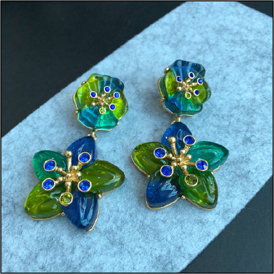 西洋中古蓝绿色五角花朵电镀真金耳钉耳饰复古耳夹耳环. * 购买: https://item.taobao.com/item.htm?ft=t&id=694345248645