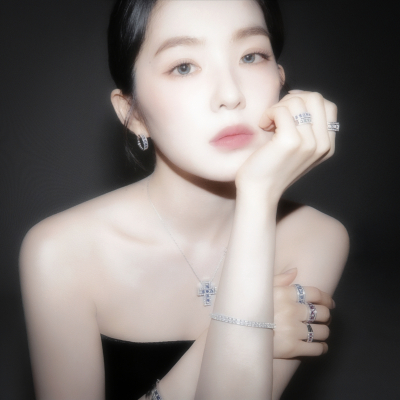 IRENE
-
我試圖销声匿迹
-才發現，原來我無人問津