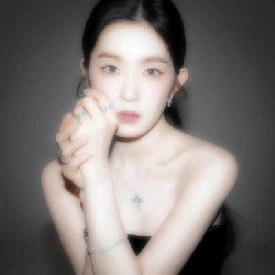 IRENE
-
我試圖销声匿迹
-才發現，原來我無人問津