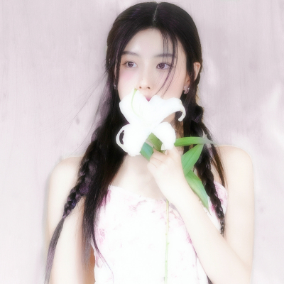伟 大 的 爱
HyeWon