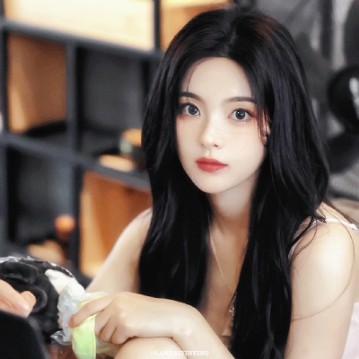 杨超越.