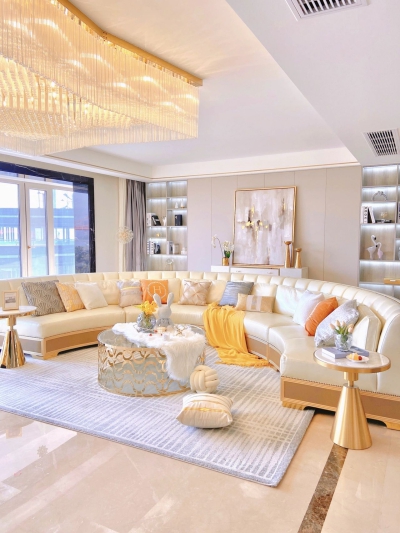 轻奢风，暖色系，半圆沙发，全景天窗