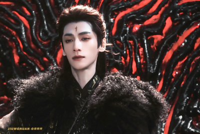 长月烬明
罗云熙 饰 初代魔神
图源微博