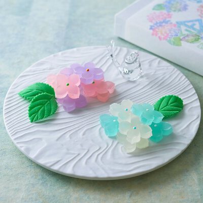 琥珀糖 绣球花 紫阳花 梅雨季 透明感溢れる涼しげな和菓子で梅雨を楽しむ