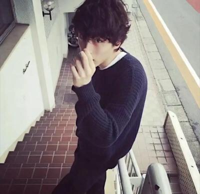 坂口健太郎 男头
盐系祖鼻
