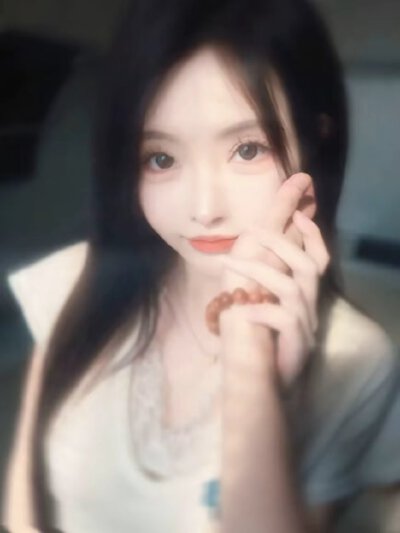 林洛洛自截头像