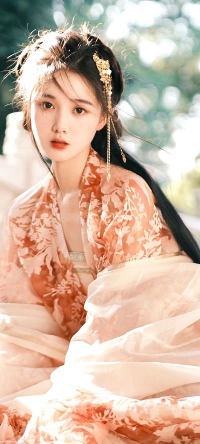 汉服
美人如花隔云端。
画中仙:@李瑜uu