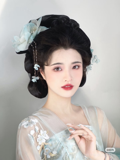 小红书 一束青
