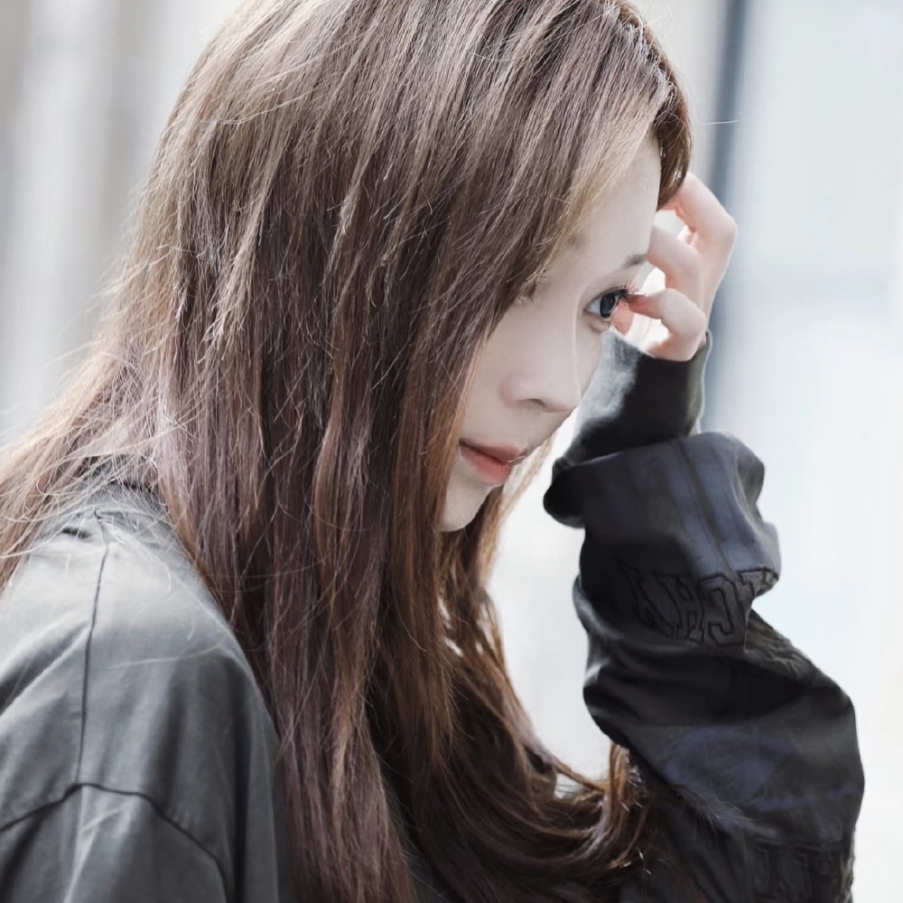 旼