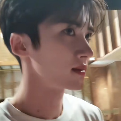 闫桉