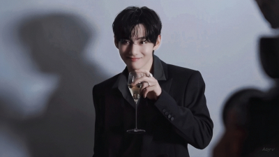 金泰亨
251217 Paradise
©HSY-V