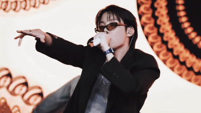 郑号锡
251219 J-hope Performs"Mona Lisa" Live / Audemars Piguet
©HSY-V