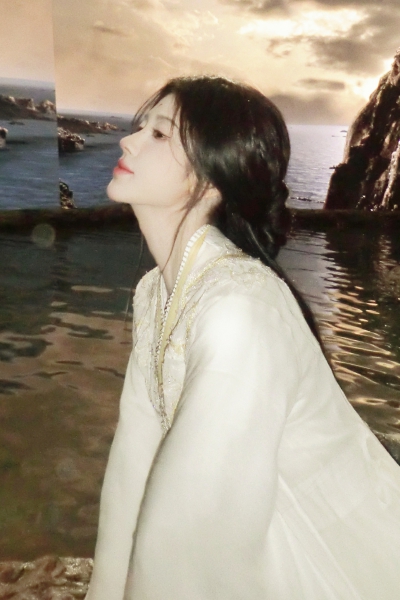 月鳞绮纪 鞠婧祎∣露芜衣