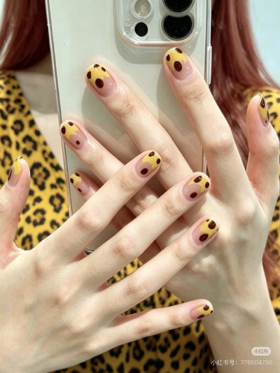 nails