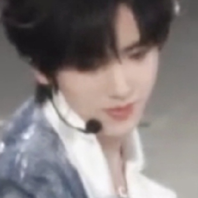 可是mood完全是我老哥代名曲啊这套造型就很适合唱mood