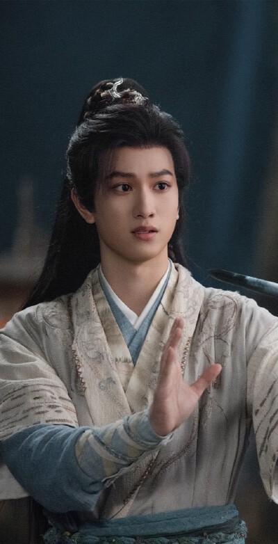 敖子逸《师兄太稳健》 敖乙