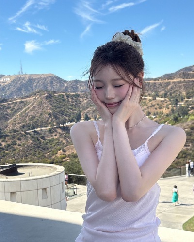 郑世菲 saebi