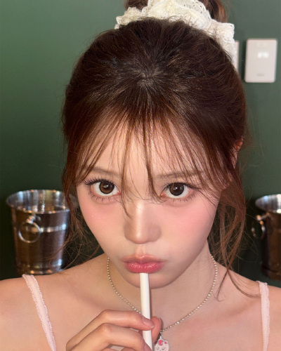 郑世菲 saebi