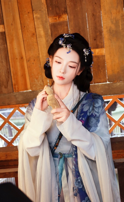 王云云