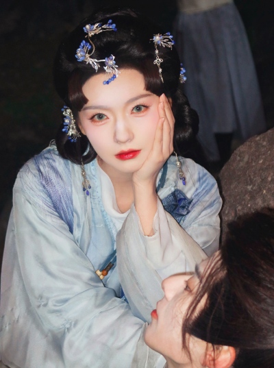 王云云