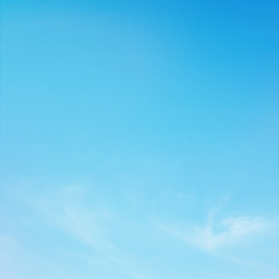 自制蓝色天空背景图，后面两张可自行二次加工
*第一张是原图+文字版
第二张是调了滤镜+文字版
第三张原图
第四张是调了滤镜版