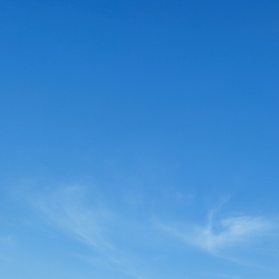 自制蓝色天空背景图，后面两张可自行二次加工
*第一张是原图+文字版
第二张是调了滤镜+文字版
第三张原图
第四张是调了滤镜版