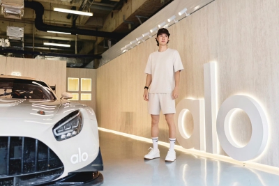 #王一博[超话]# · #85RACING#
「练车日 」
涂装焕新，85号就位，即刻出发！ [羞嗒嗒]@王一博·YIBO ​​​