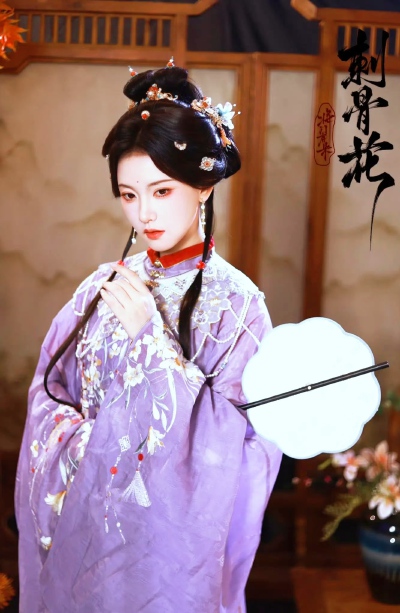 林秋奈
