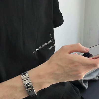 男头｜人与人之间的关系就是这么脆弱