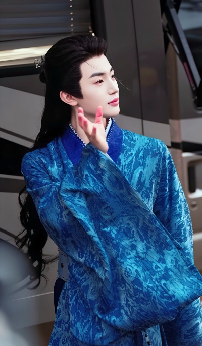 张翅