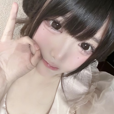 我经常过度表达 如果我们今夜一言不发 那么我们的心是否还如昨夜贴近