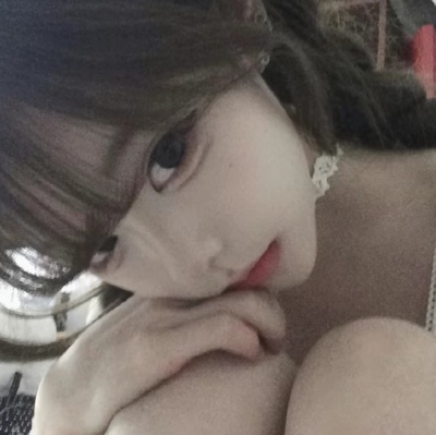 我经常过度表达 如果我们今夜一言不发 那么我们的心是否还如昨夜贴近