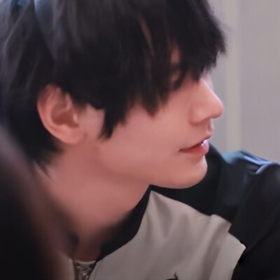 第二张扩图了一下我觉得差不多，反正上头漂亮