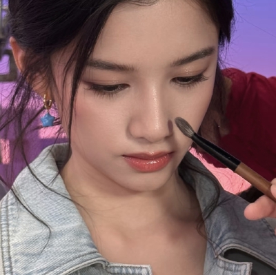 你怎么那么可爱 你笑也可爱 冷漠也可爱 生气也可爱 满不在乎也可爱