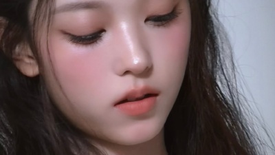 粼