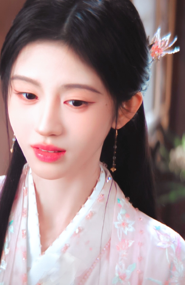 鞠婧祎
