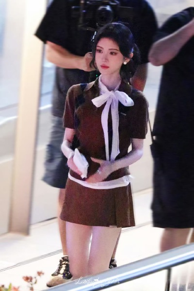 鞠婧祎