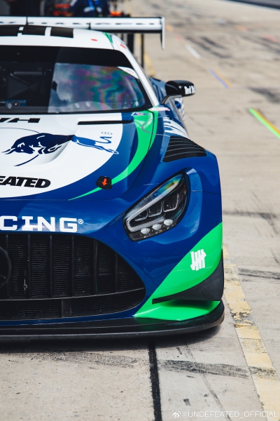 UNDEFEATED_OFFICIAL：
85 on Track丨CHINA GT 上海站试车日
重返上海国际赛车场
全新涂装破风入局
85 号全速回归
正赛见！
#UNDEFEATED官方赞助赛车手王一博# #ChinaGT中国超级跑车锦标赛# ​​​