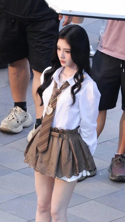鞠婧祎