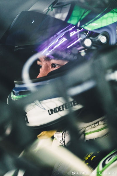 UNDEFEATED_OFFICIAL：
85 on Track丨CHINA GT 上海站试车日
重返上海国际赛车场
全新涂装破风入局
85 号全速回归
正赛见！
#UNDEFEATED官方赞助赛车手王一博# #ChinaGT中国超级跑车锦标赛# ​​​